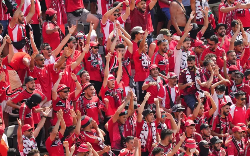 قائمة المواجهات الكروية المقررة اليوم الإثنين والقنوات الناقلة لها مع أسماء المعلقين